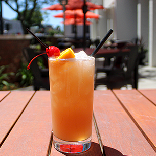 drinks on patio at pearl city hops tavern